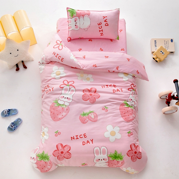 91家纺网 家纺一手货源 找家纺 2025年新款幼儿园全棉被子三件套宝宝入园纯棉六件套被褥午睡被套草莓兔子