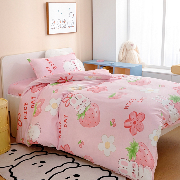 91家纺网 家纺一手货源 找家纺 2025年新款幼儿园全棉被子三件套宝宝入园纯棉六件套被褥午睡被套草莓兔子