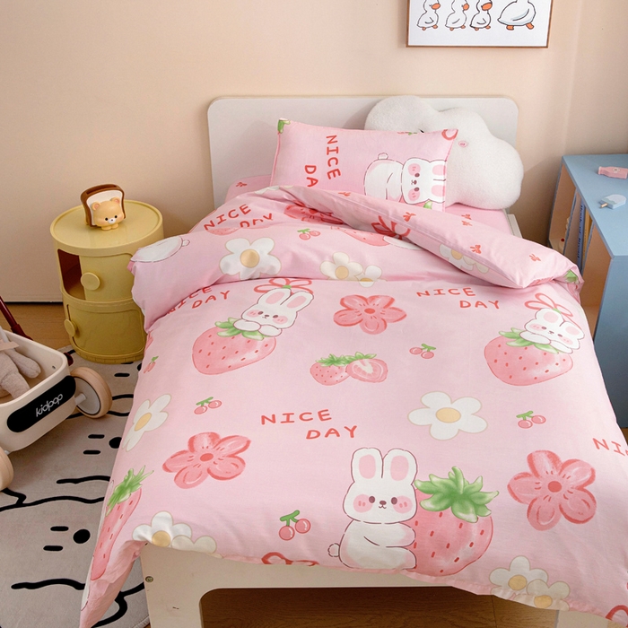 91家纺网 家纺一手货源 找家纺 2025年新款幼儿园全棉被子三件套宝宝入园纯棉六件套被褥午睡被套草莓兔子
