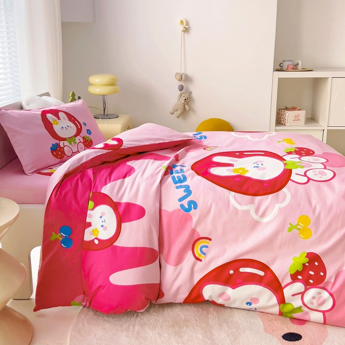 91家纺网 家纺一手货源 找家纺 2025年新款幼儿园全棉被子三件套宝宝入园纯棉六件套被褥午睡被套草莓小兔