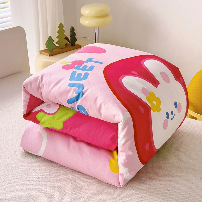 91家纺网 家纺一手货源 找家纺 2025年新款幼儿园全棉被子三件套宝宝入园纯棉六件套被褥午睡被套草莓小兔