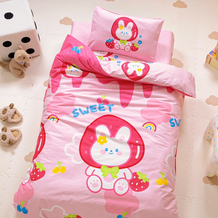 91家纺网 家纺一手货源 找家纺 2025年新款幼儿园全棉被子三件套宝宝入园纯棉六件套被褥午睡被套草莓小兔