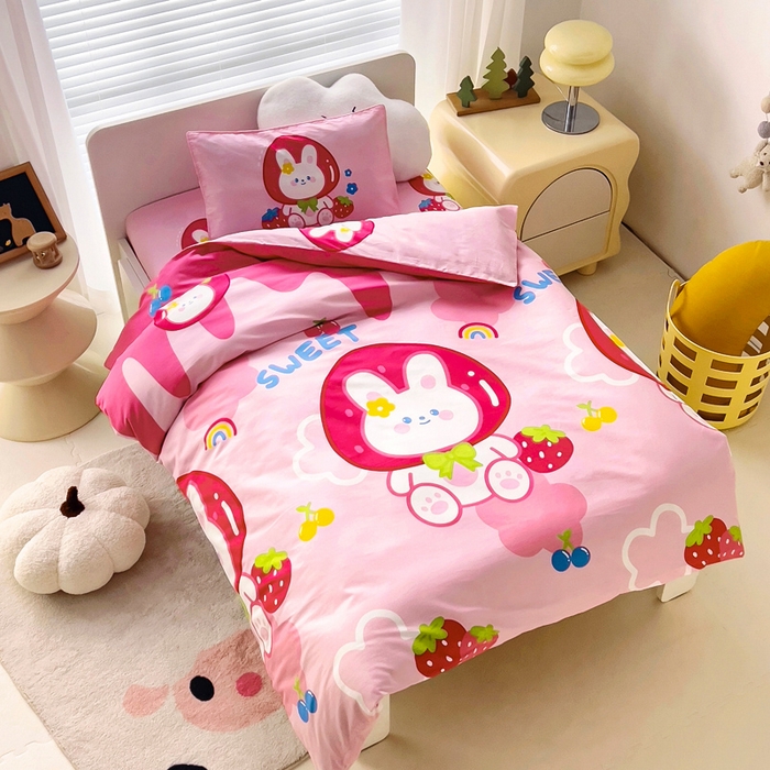 91家纺网 家纺一手货源 找家纺 2025年新款幼儿园全棉被子三件套宝宝入园纯棉六件套被褥午睡被套草莓小兔