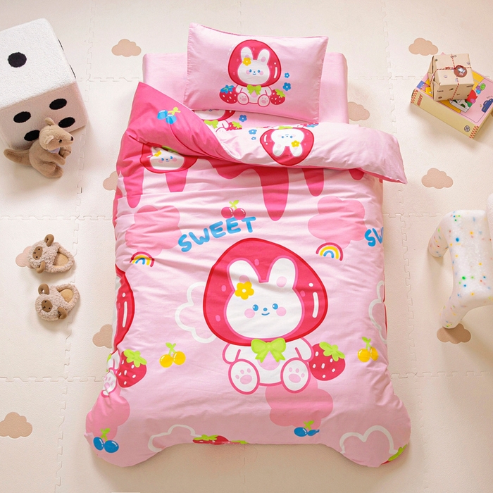 91家纺网 家纺一手货源 找家纺 2025年新款幼儿园全棉被子三件套宝宝入园纯棉六件套被褥午睡被套草莓小兔