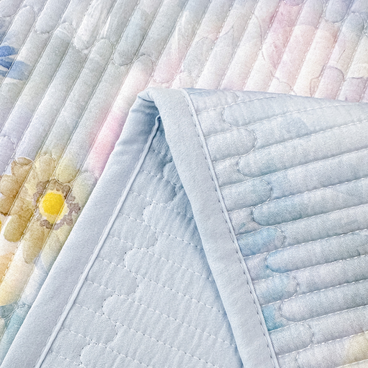 91家纺网 家纺一手货源 找家纺 橘夏家纺 2025新款莱赛尔天丝轻奢风多功能床盖三件套软凉席盖毯 朝花夕拾