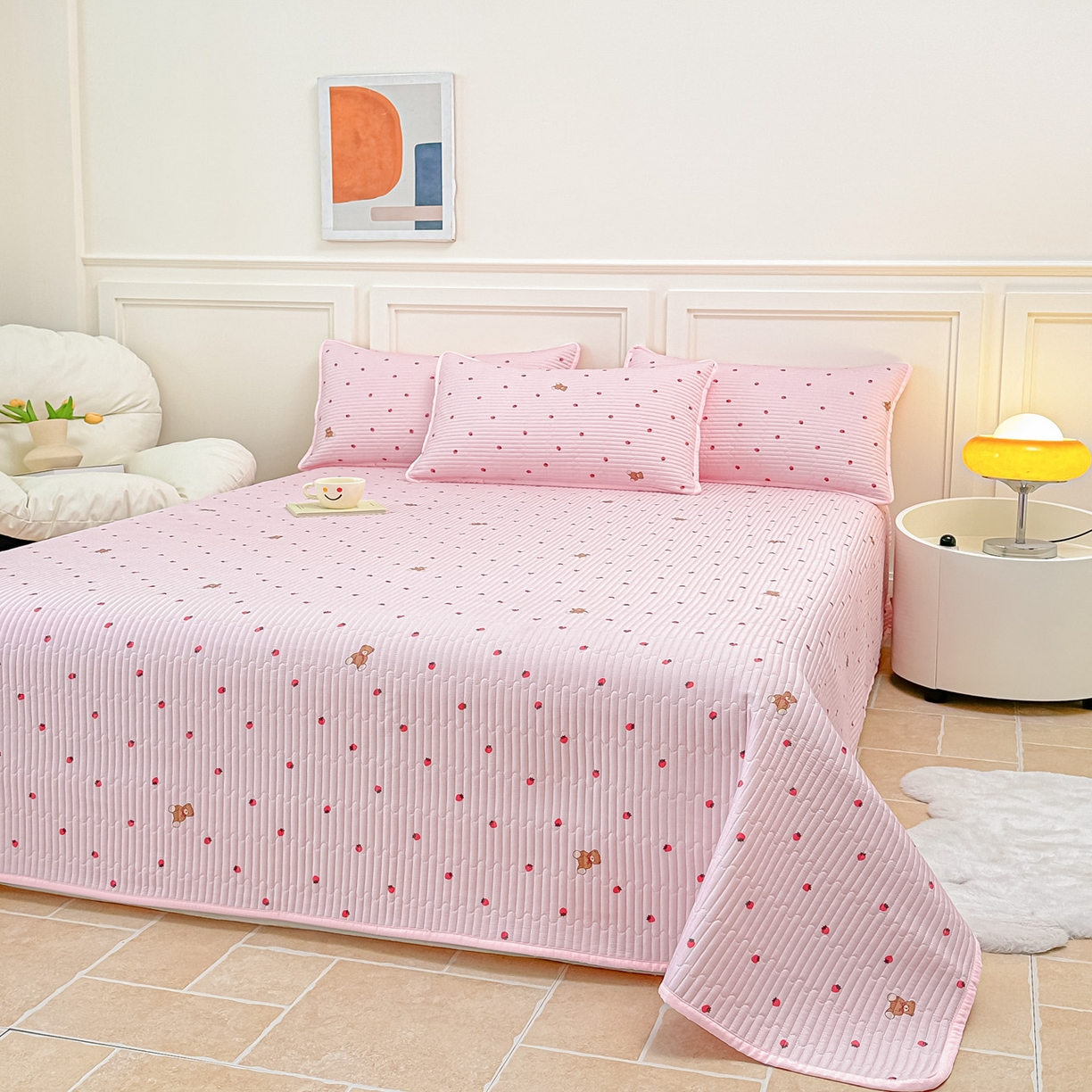 91家纺网 家纺一手货源 找家纺 橘夏家纺 2025新款莱赛尔天丝轻奢风多功能床盖三件套软凉席盖毯 草莓小熊-粉