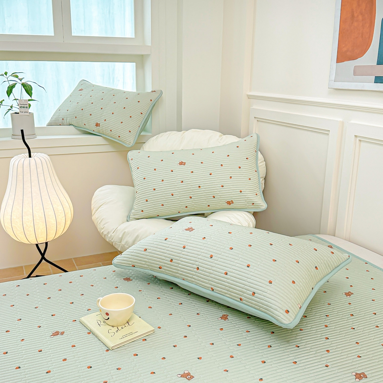 91家纺网 家纺一手货源 找家纺 橘夏家纺 2025新款莱赛尔天丝轻奢风多功能床盖三件套软凉席盖毯 草莓小熊-绿