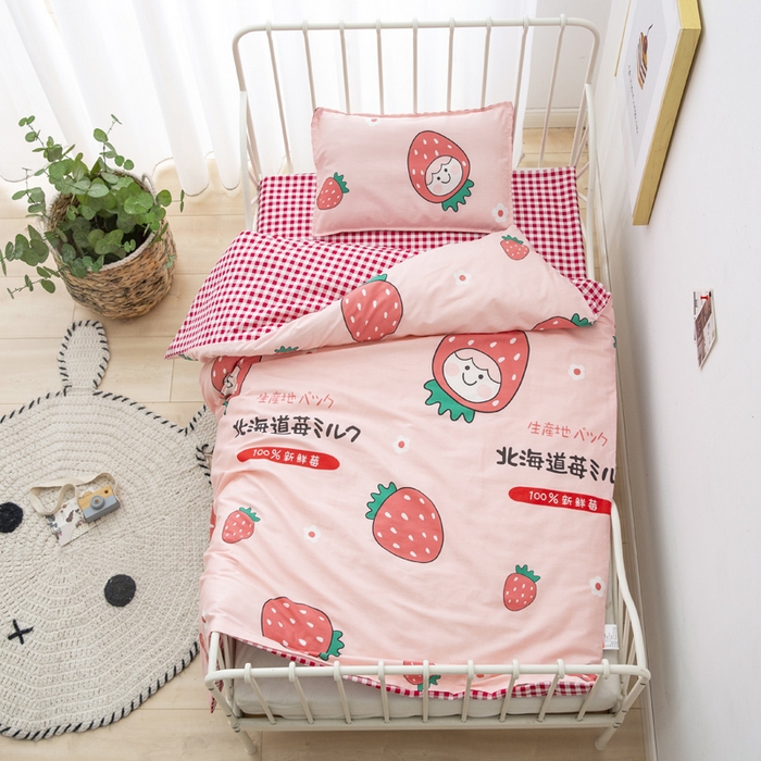 91家纺网 家纺一手货源 找家纺 2025年新款幼儿园全棉被子三件套宝宝入园纯棉六件套被褥午睡被套大草莓