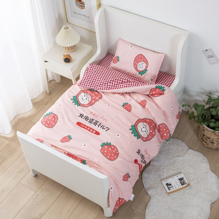 91家纺网 家纺一手货源 找家纺 2025年新款幼儿园全棉被子三件套宝宝入园纯棉六件套被褥午睡被套大草莓