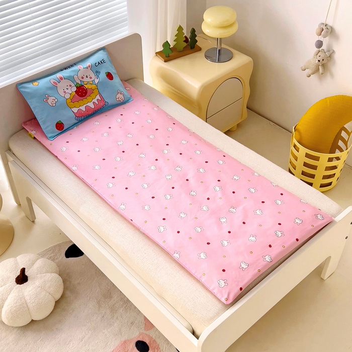 91家纺网 家纺一手货源 找家纺 2025年新款幼儿园全棉被子三件套宝宝入园纯棉六件套被褥午睡被套蛋糕兔子