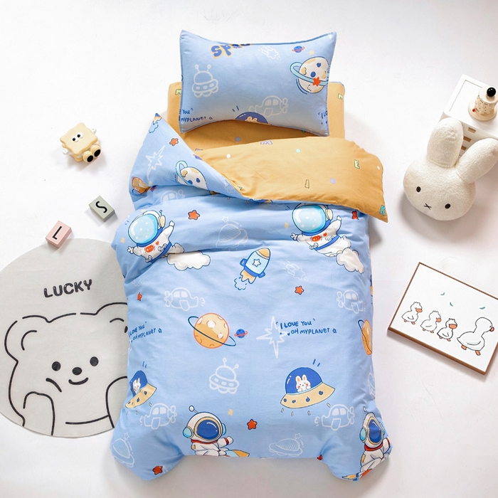 91家纺网 家纺一手货源 找家纺 2025年新款幼儿园全棉被子三件套宝宝入园纯棉六件套被褥午睡被套飞向太空