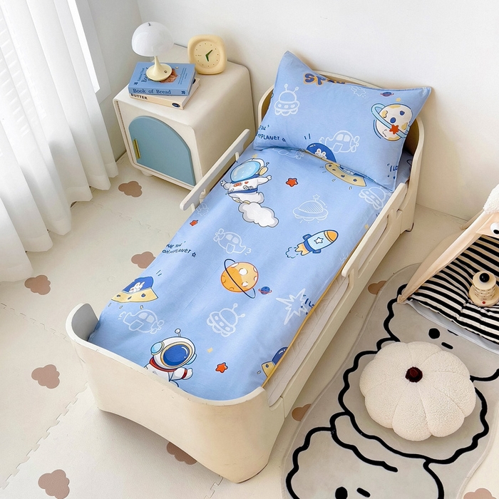 91家纺网 家纺一手货源 找家纺 2025年新款幼儿园全棉被子三件套宝宝入园纯棉六件套被褥午睡被套飞向太空