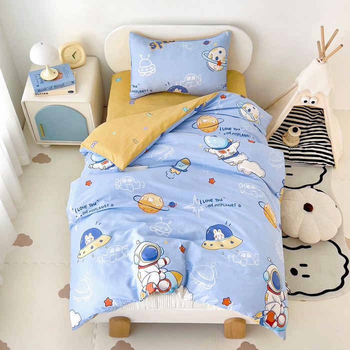 91家纺网 家纺一手货源 找家纺 2025年新款幼儿园全棉被子三件套宝宝入园纯棉六件套被褥午睡被套飞向太空