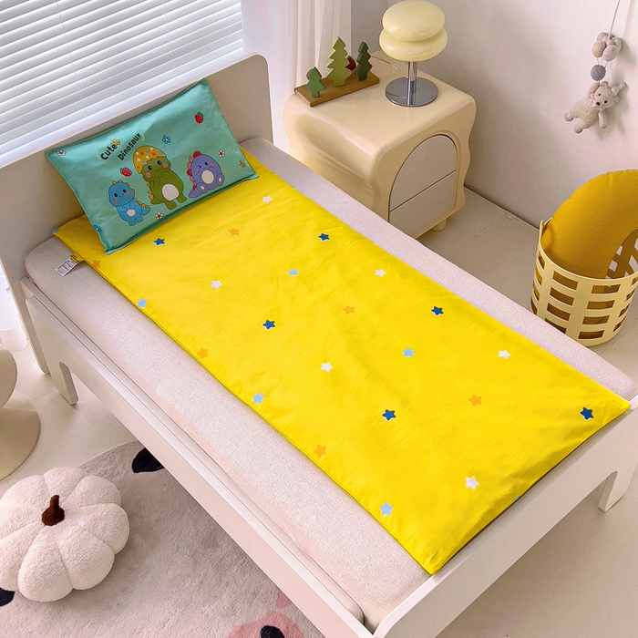 91家纺网 家纺一手货源 找家纺 2025年新款幼儿园全棉被子三件套宝宝入园纯棉六件套被褥午睡被套恐龙宝贝