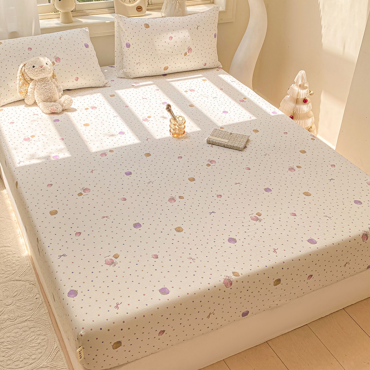 91家纺网 家纺一手货源 找家纺 眠势力 2025新款云感双层纱四件套床单款床笠款ins奶油风云感超柔 点点草莓