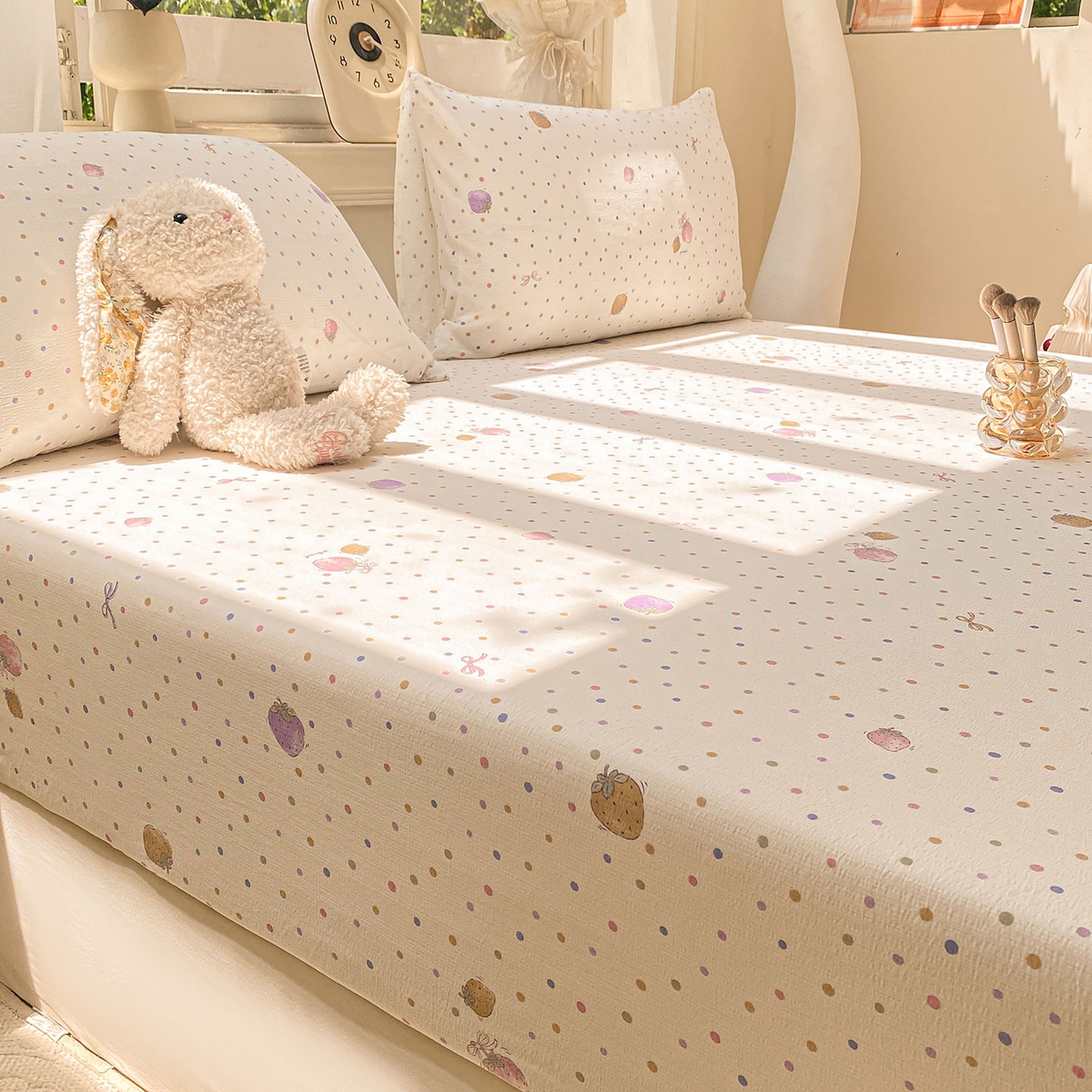 91家纺网 家纺一手货源 找家纺 眠势力 2025新款云感双层纱四件套床单款床笠款ins奶油风云感超柔 点点草莓