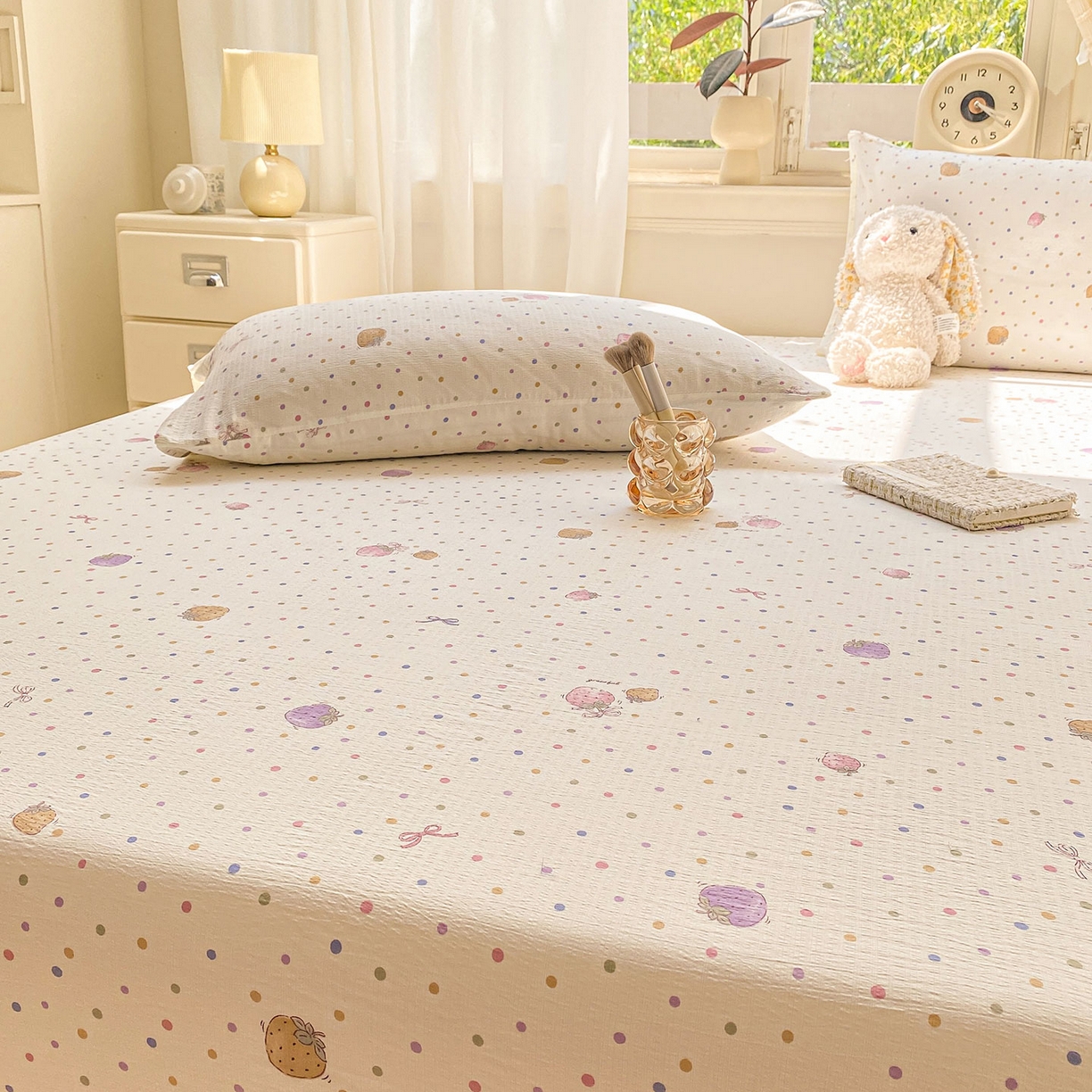 91家纺网 家纺一手货源 找家纺 眠势力 2025新款云感双层纱四件套床单款床笠款ins奶油风云感超柔 点点草莓