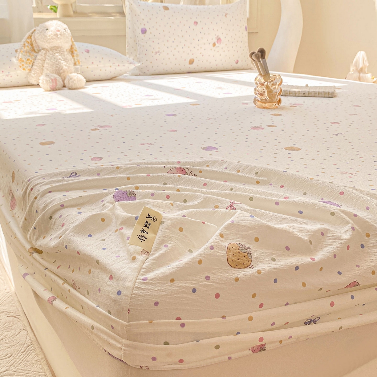 91家纺网 家纺一手货源 找家纺 眠势力 2025新款云感双层纱四件套床单款床笠款ins奶油风云感超柔 点点草莓