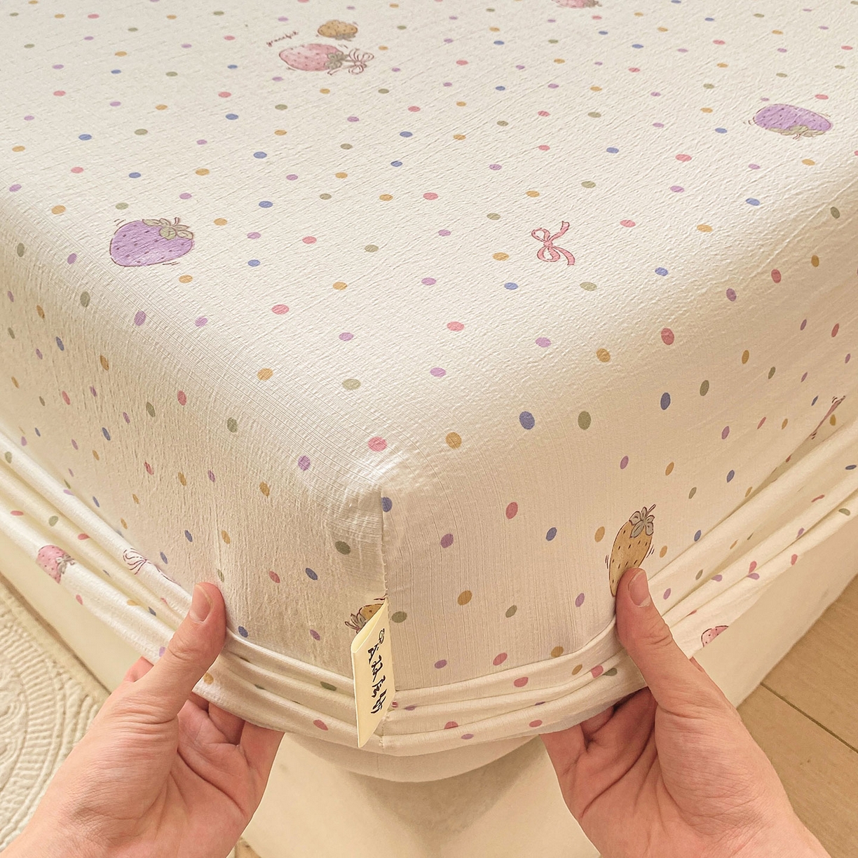 91家纺网 家纺一手货源 找家纺 眠势力 2025新款云感双层纱四件套床单款床笠款ins奶油风云感超柔 点点草莓