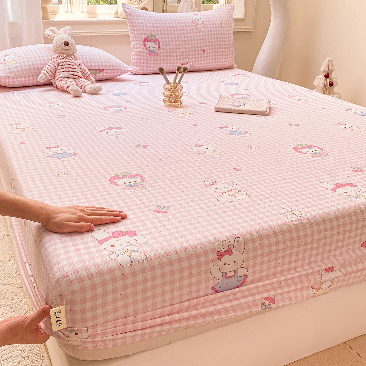 91家纺网 家纺一手货源 找家纺 眠势力 2025新款云感双层纱四件套床单款床笠款ins奶油风云感超柔 乖乖兔