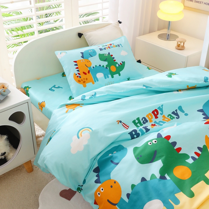 91家纺网 家纺一手货源 找家纺 2025年新款幼儿园全棉被子三件套宝宝入园纯棉六件套被褥午睡被套恐龙世界