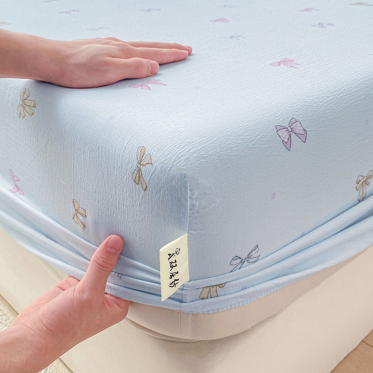 91家纺网 家纺一手货源 找家纺 眠势力 2025新款云感双层纱四件套床单款床笠款ins奶油风云感超柔 蓝调蝴蝶结