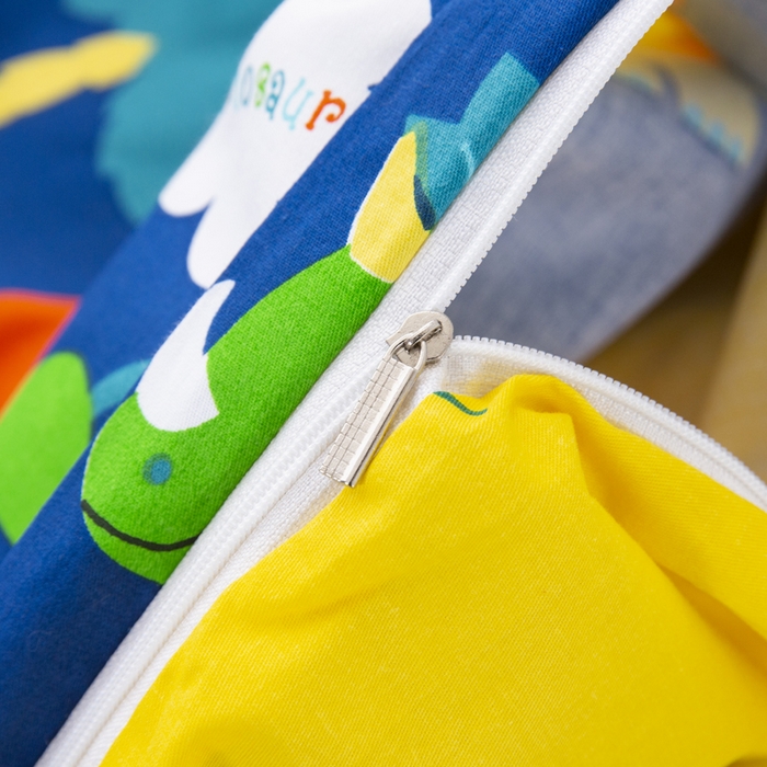 91家纺网 家纺一手货源 找家纺 2025年新款幼儿园全棉被子三件套宝宝入园纯棉六件套被褥午睡被套恐龙星球