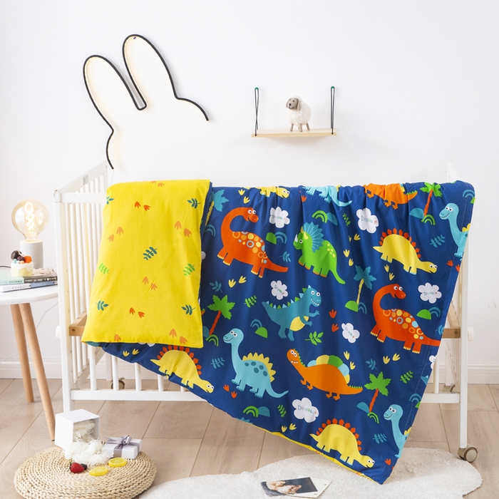 91家纺网 家纺一手货源 找家纺 2025年新款幼儿园全棉被子三件套宝宝入园纯棉六件套被褥午睡被套恐龙星球