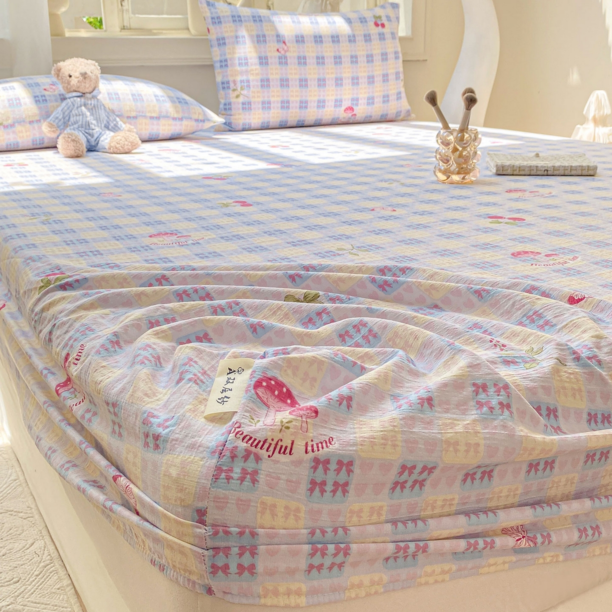 91家纺网 家纺一手货源 找家纺 眠势力 2025新款云感双层纱四件套床单款床笠款ins奶油风云感超柔 甜樱蜜语