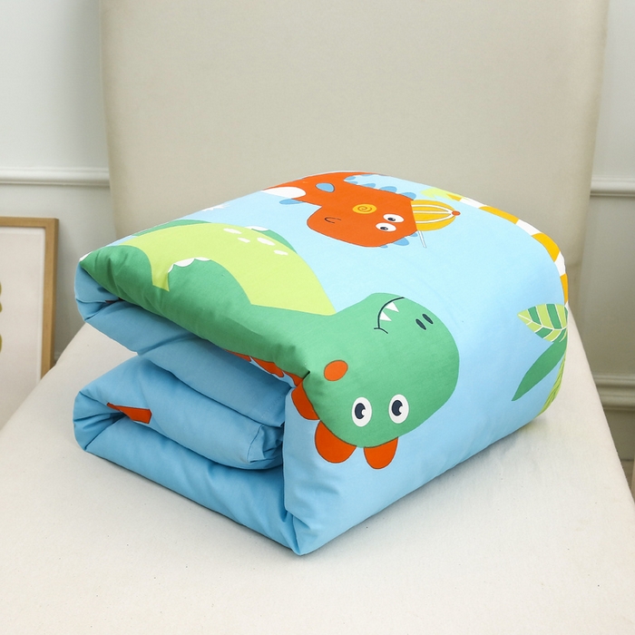 91家纺网 家纺一手货源 找家纺 2025年新款幼儿园全棉被子三件套宝宝入园纯棉六件套被褥午睡被套恐龙兄弟-蓝