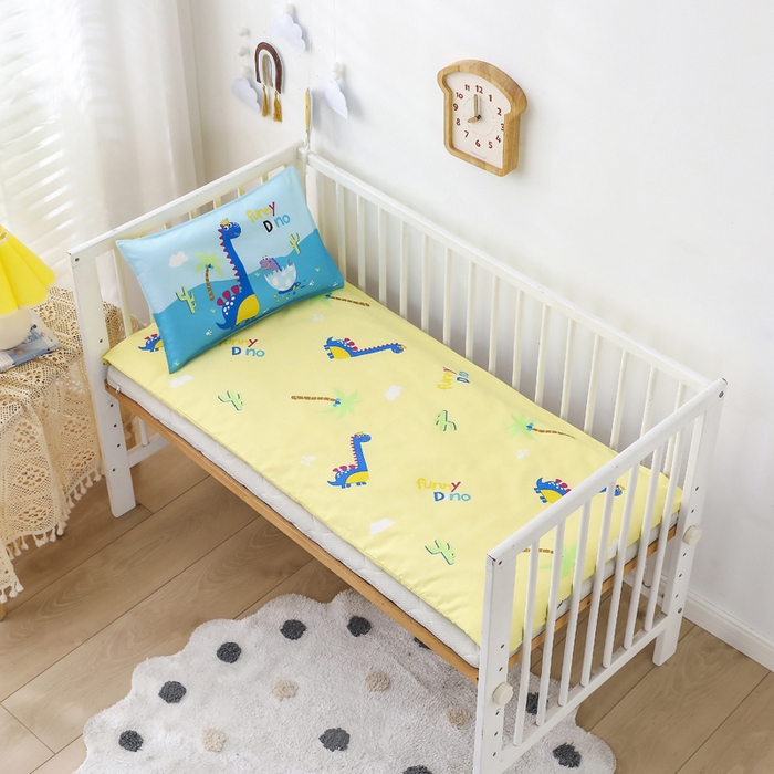 91家纺网 家纺一手货源 找家纺 2025年新款幼儿园全棉被子三件套宝宝入园纯棉六件套被褥午睡被套恐龙一家