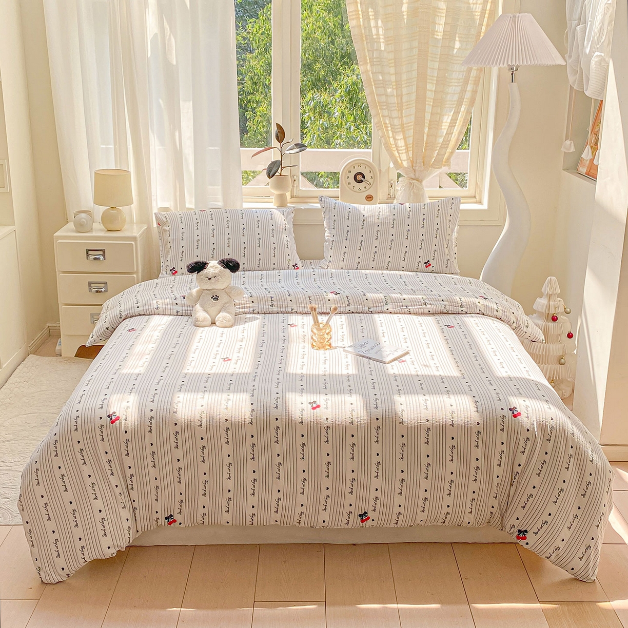 91家纺网 家纺一手货源 找家纺 眠势力 2025新款云感双层纱四件套床单款床笠款ins奶油风云感超柔 字母樱桃