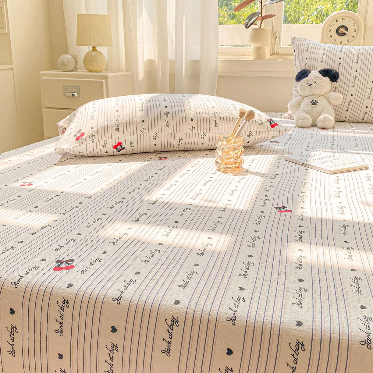 91家纺网 家纺一手货源 找家纺 眠势力 2025新款云感双层纱四件套床单款床笠款ins奶油风云感超柔 字母樱桃