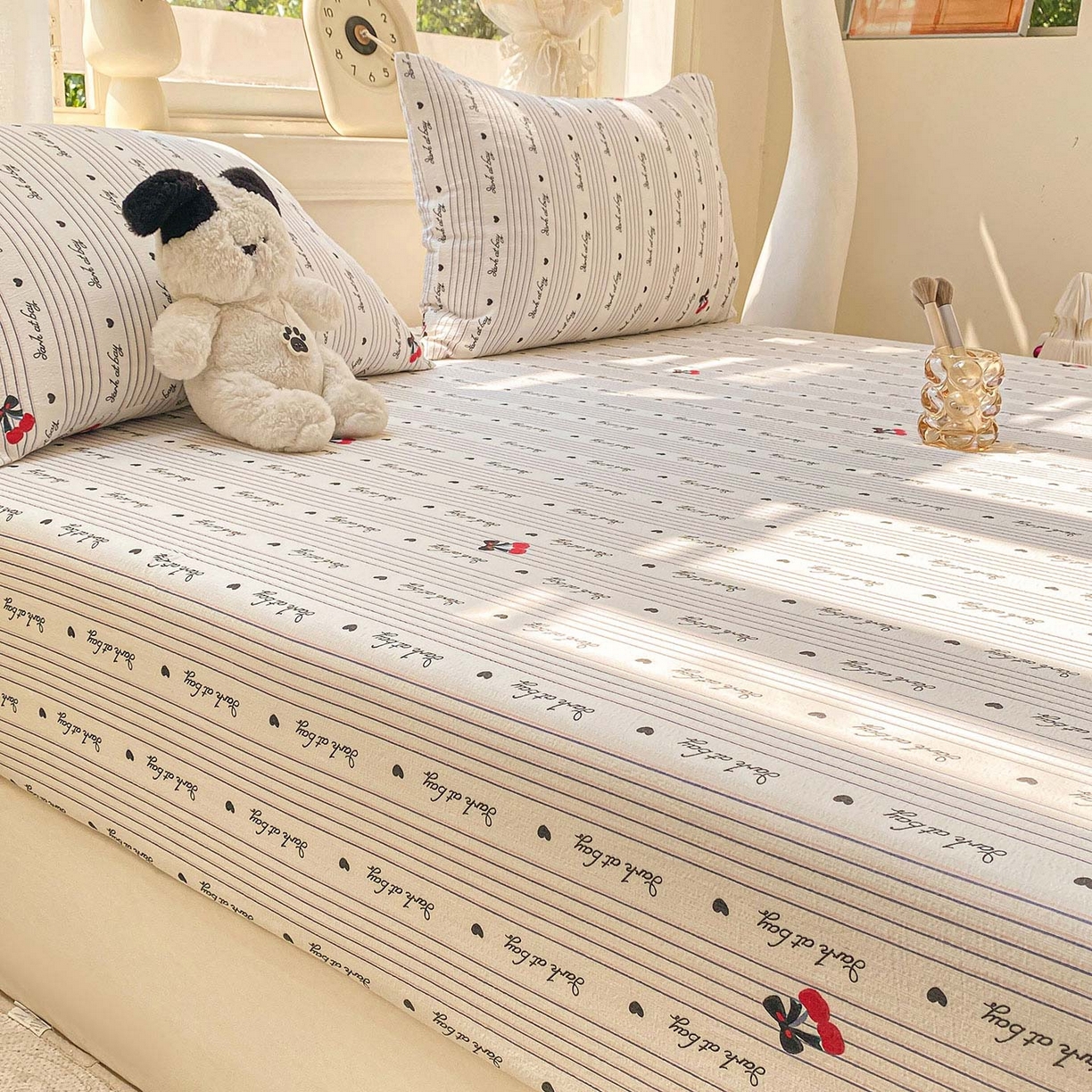 91家纺网 家纺一手货源 找家纺 眠势力 2025新款云感双层纱四件套床单款床笠款ins奶油风云感超柔 字母樱桃