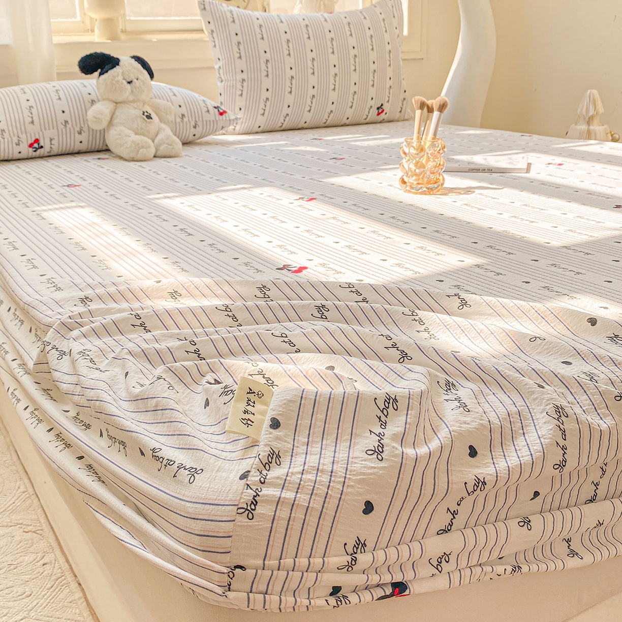 91家纺网 家纺一手货源 找家纺 眠势力 2025新款云感双层纱四件套床单款床笠款ins奶油风云感超柔 字母樱桃