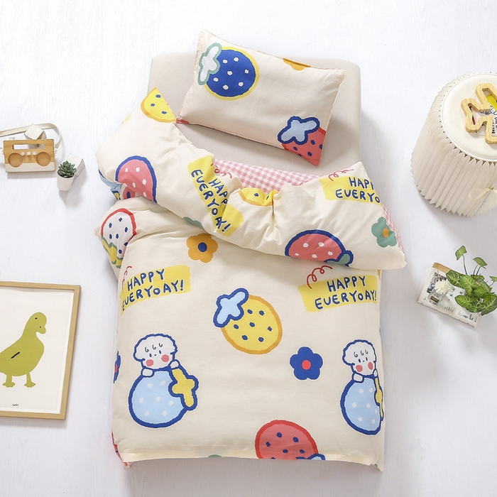 91家纺网 家纺一手货源 找家纺 2025年新款幼儿园全棉被子三件套宝宝入园纯棉六件套被褥午睡被套奶油草莓