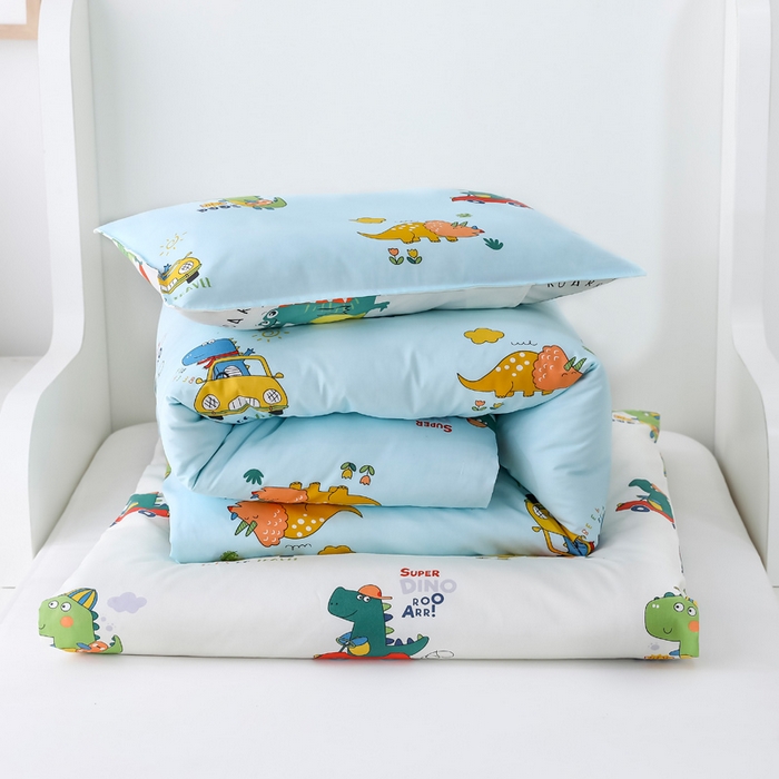 91家纺网 家纺一手货源 找家纺 2025年新款幼儿园全棉被子三件套宝宝入园纯棉六件套被褥午睡被套七彩恐龙-蓝