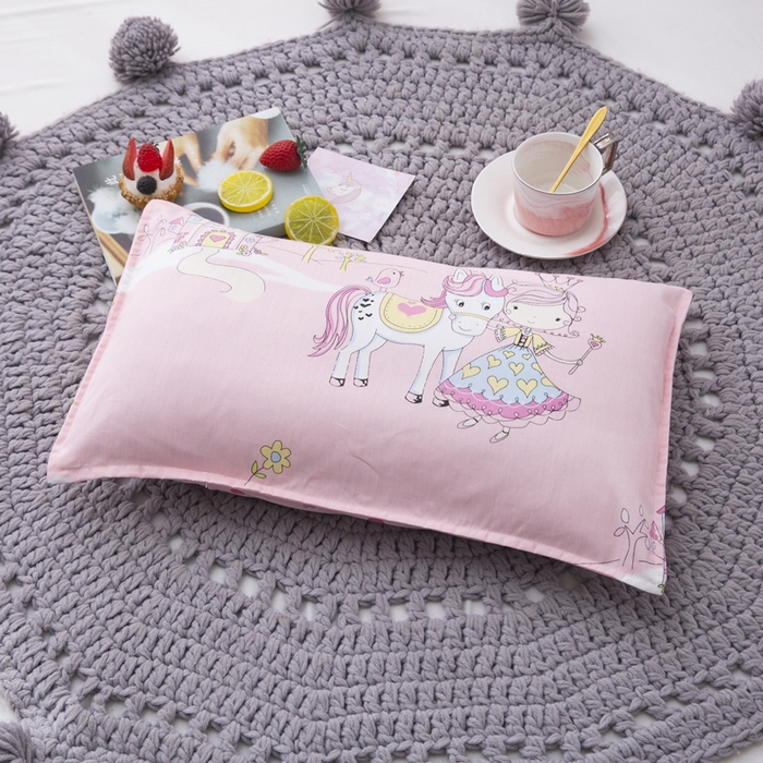 91家纺网 家纺一手货源 找家纺 2025年新款幼儿园全棉被子三件套宝宝入园纯棉六件套被褥午睡被套童话镇-粉