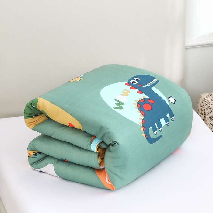 91家纺网 家纺一手货源 找家纺 2025年新款幼儿园全棉被子三件套宝宝入园纯棉六件套被褥午睡被套涂鸦恐龙-绿