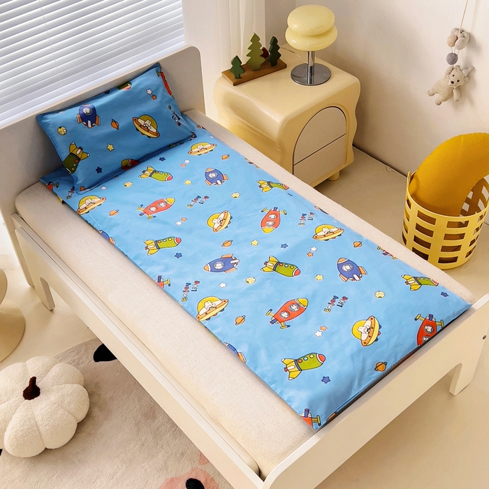 91家纺网 家纺一手货源 找家纺 2025年新款幼儿园全棉被子三件套宝宝入园纯棉六件套被褥午睡被套星际之旅