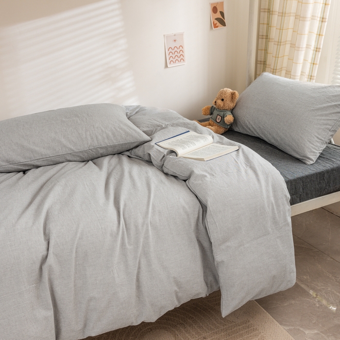 91家纺网 家纺一手货源 找家纺 柠萌家居 2025年新款色织A类学生宿舍床笠三件套床垫套 灰极细条