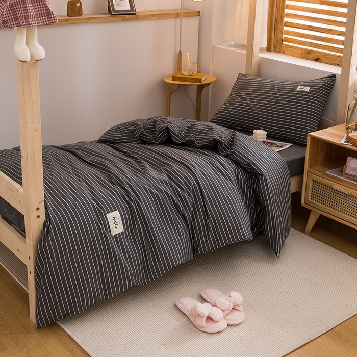 91家纺网 家纺一手货源 找家纺 柠萌家居 2025年新款色织A类学生宿舍床笠三件套床垫套 中条纹深灰