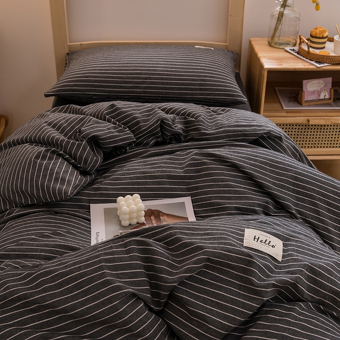 91家纺网 家纺一手货源 找家纺 柠萌家居 2025年新款色织A类学生宿舍床笠三件套床垫套 中条纹深灰