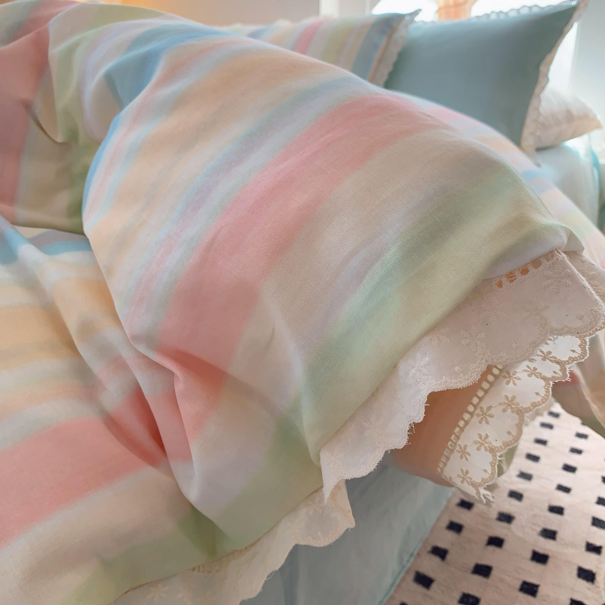 91家纺网 家纺一手货源 找家纺 奈萝家纺  2025新款全棉双层纱花边款四件套 月光旅程