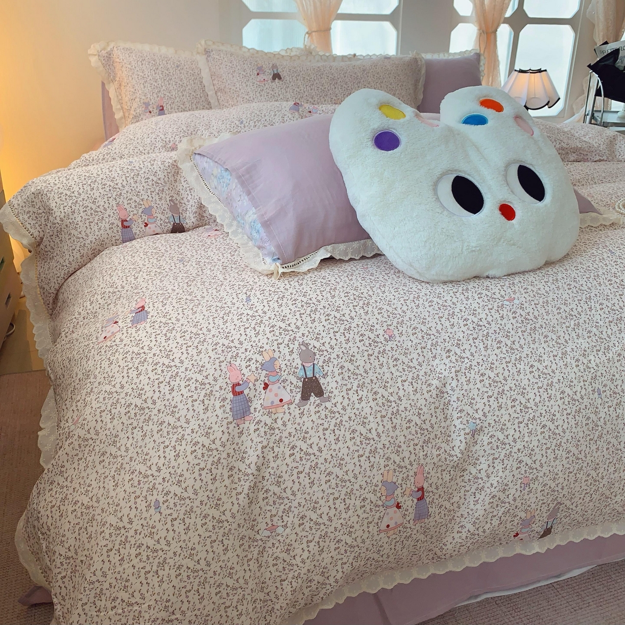 91家纺网 家纺一手货源 找家纺 奈萝家纺  2025新款全棉双层纱花边款四件套 奶泡兔兔