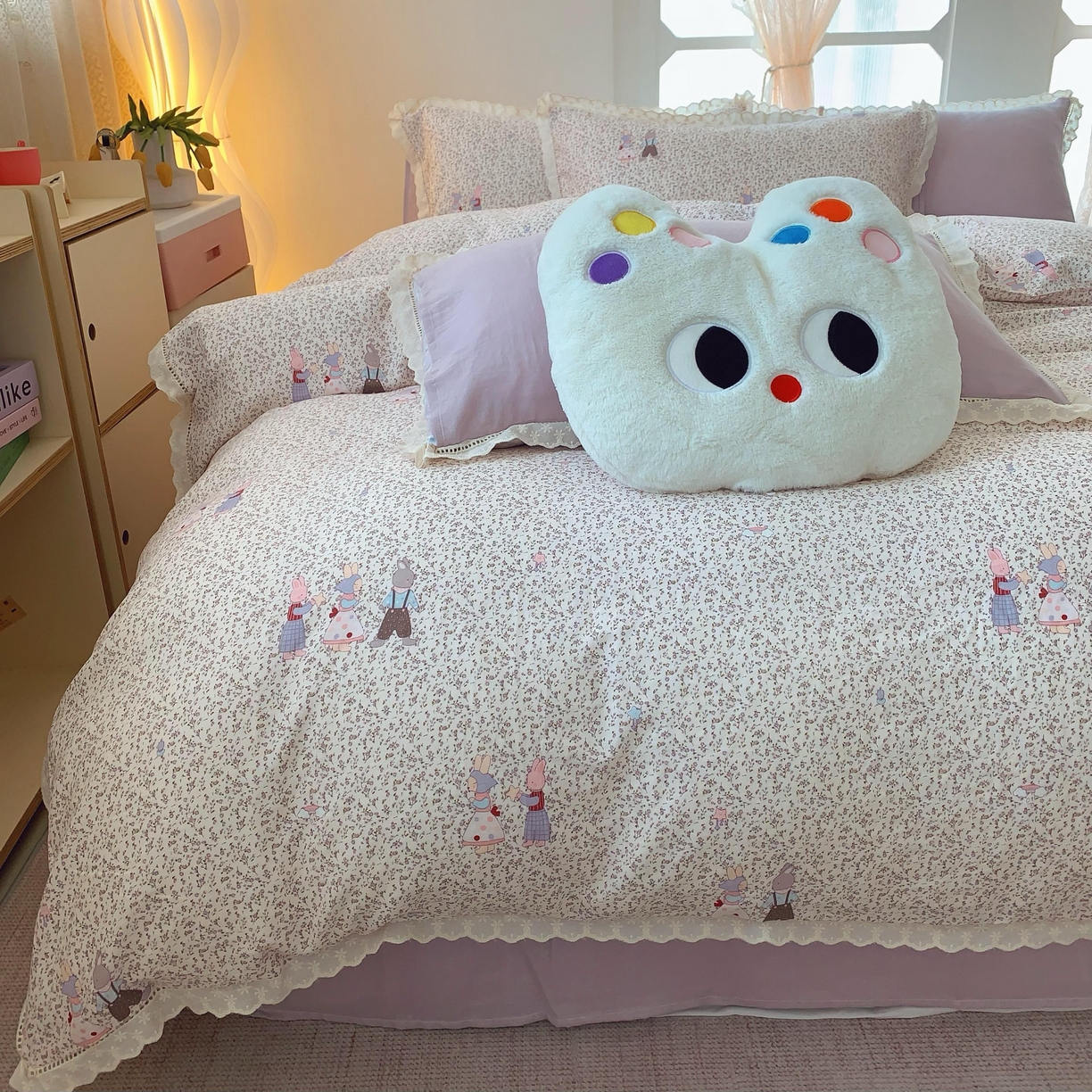 91家纺网 家纺一手货源 找家纺 奈萝家纺  2025新款全棉双层纱花边款四件套 奶泡兔兔