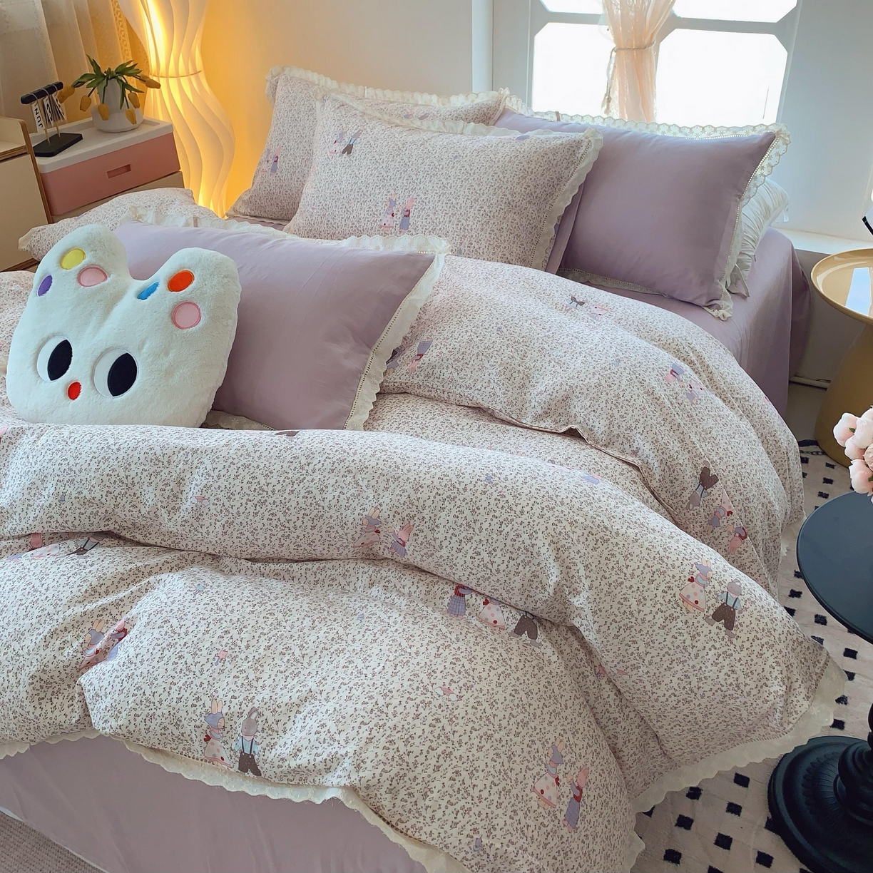 91家纺网 家纺一手货源 找家纺 奈萝家纺  2025新款全棉双层纱花边款四件套 奶泡兔兔