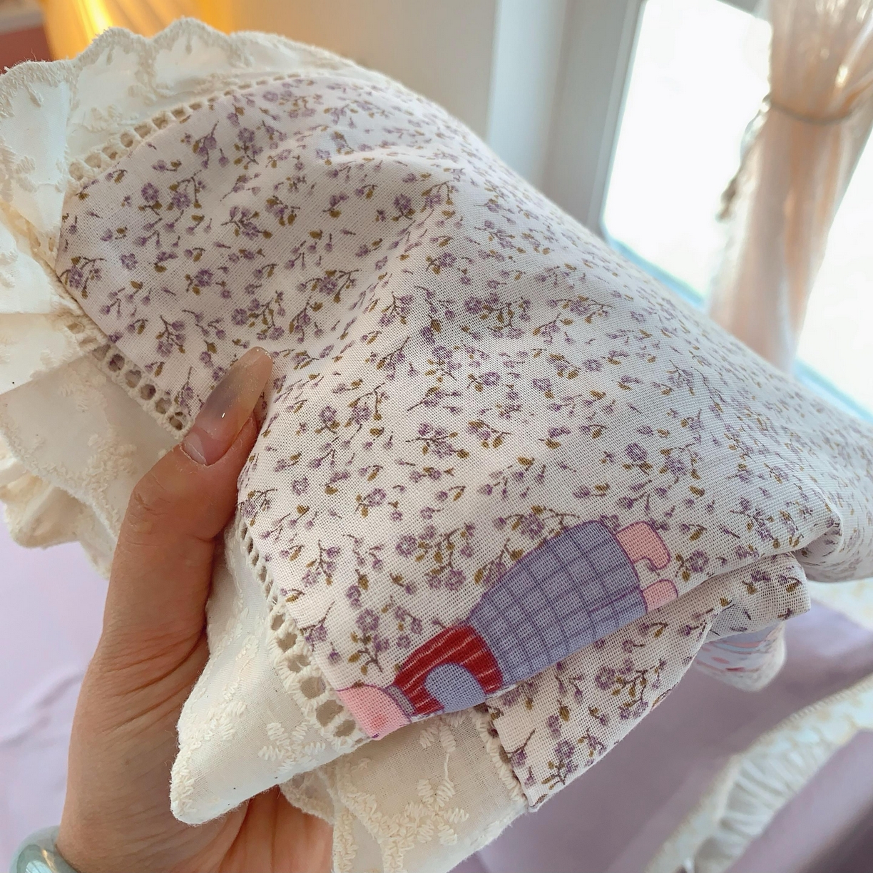 91家纺网 家纺一手货源 找家纺 奈萝家纺  2025新款全棉双层纱花边款四件套 奶泡兔兔