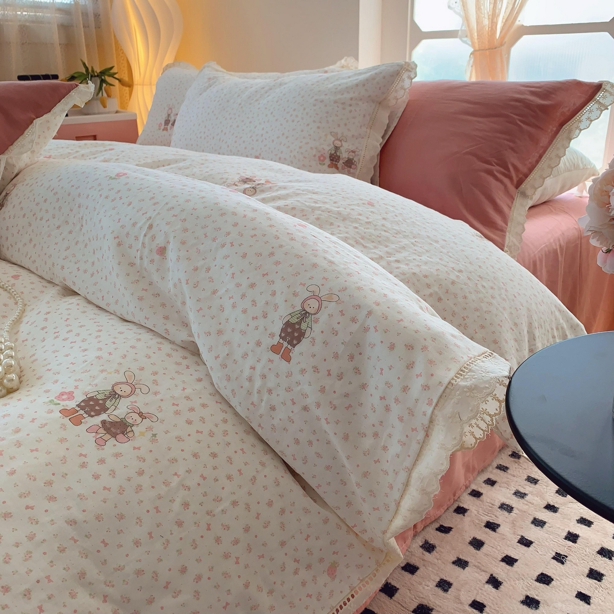 91家纺网 家纺一手货源 找家纺  奈萝家纺  2025新款全棉双层纱花边款四件套 童年月光