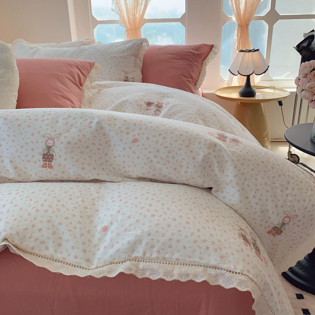 91家纺网 家纺一手货源 找家纺  奈萝家纺  2025新款全棉双层纱花边款四件套 童年月光